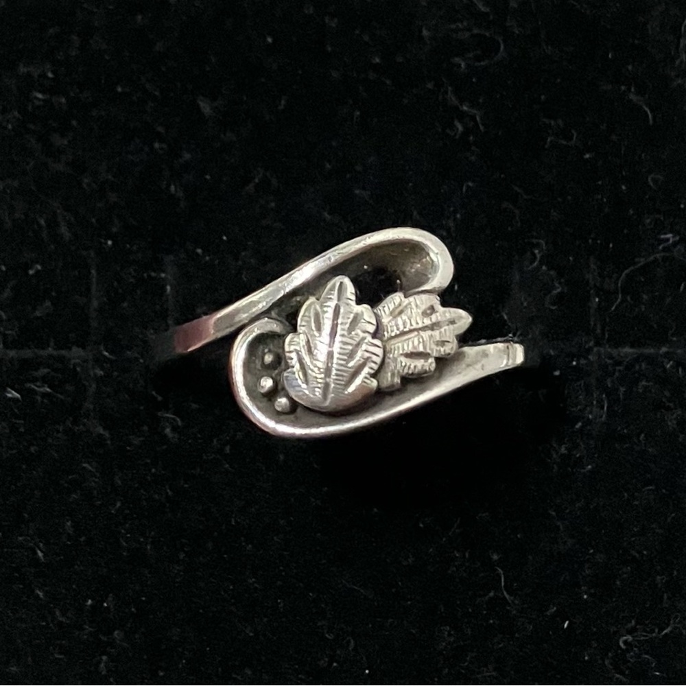 Black Hills Sterling Silver Leaf Ring